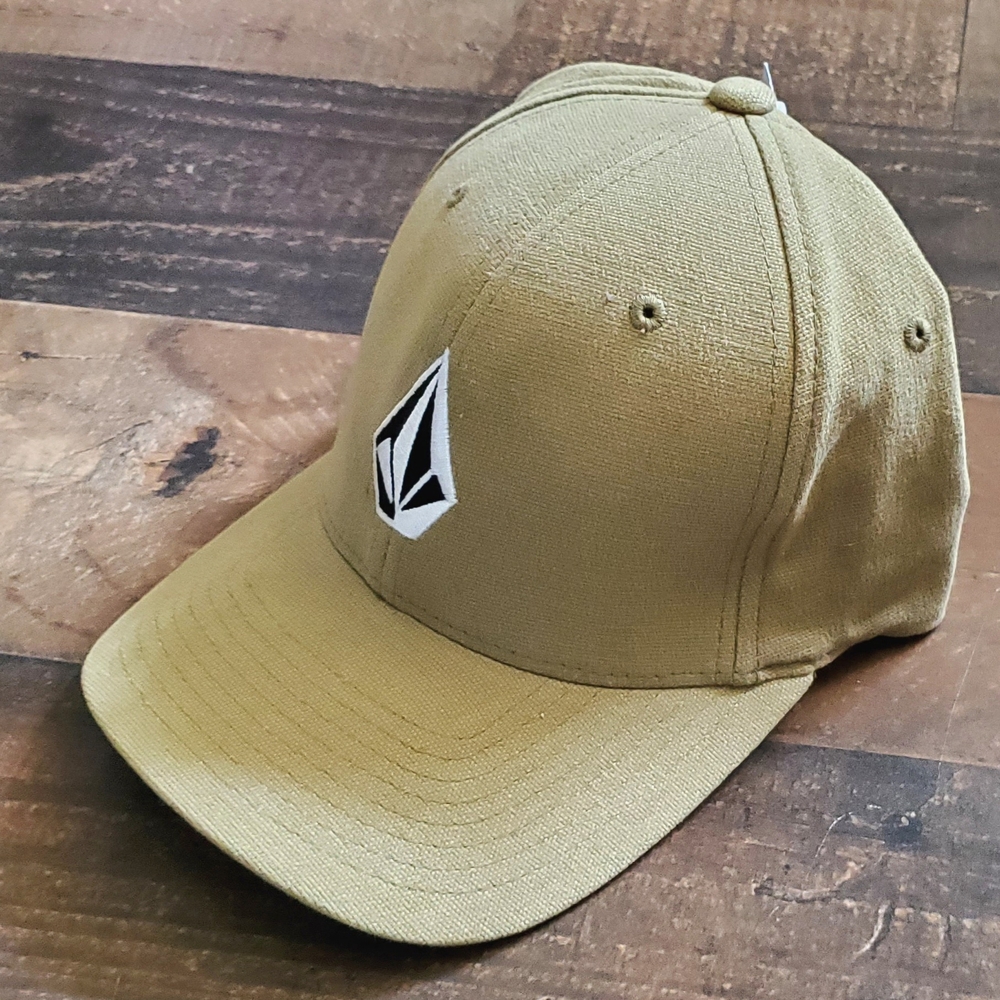 New Volcom Stone Khaki Fitted Flexfit Ball Cap Hat w/ Embroidered Logo L/XL NWT
